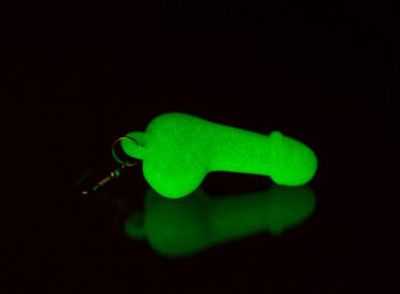 Fluorescencyjne Kolczyki Świecące Członki - Glow In The Dark Penis Earrings